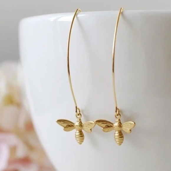 {MELISSA} gold bumble bee dangle drop earrings - Picture 4 of 6